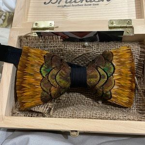 Brackish Pheasant Bow tie. Great used condition. Comes with box.